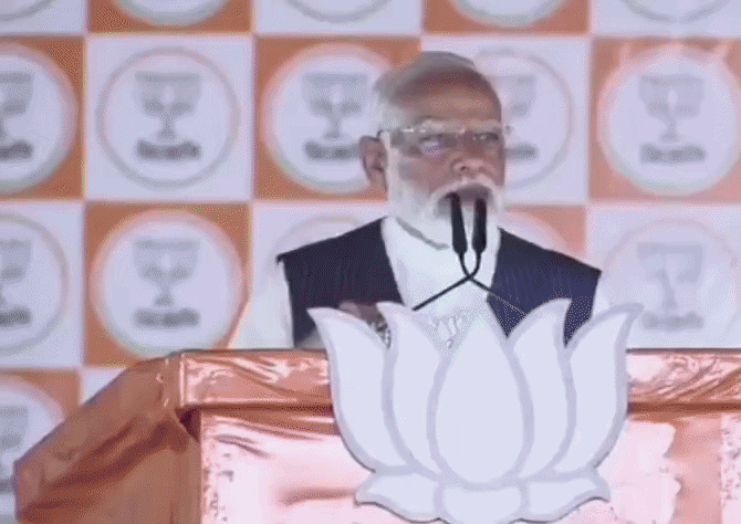 पीएम मोदी का आरोप- कैंपस में बिगड़ रहा माहौल,  ममता बनर्जी का जोरदार पलटवार