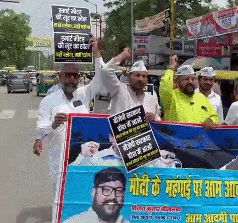 गोरखपुर में आप का प्रदर्शन, आगरा-लखनऊ-कानपुर में भी उबाल