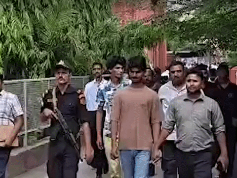 इंस्टाग्राम से बन रहे थे स्लीपर सेल, ATS ने सीरियल ब्लास्ट और पुलिस मर्डर प्लान का किया खुलासा