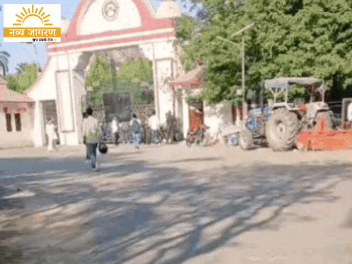 सब्जी में कीड़ा निकलने के बाद फूटा छात्राओं का गुस्सा, जिम्मेदार 'घुन' को 'जीरा' बता रहे; वार्डन मामले को झूठा साबित करने में जुटीं