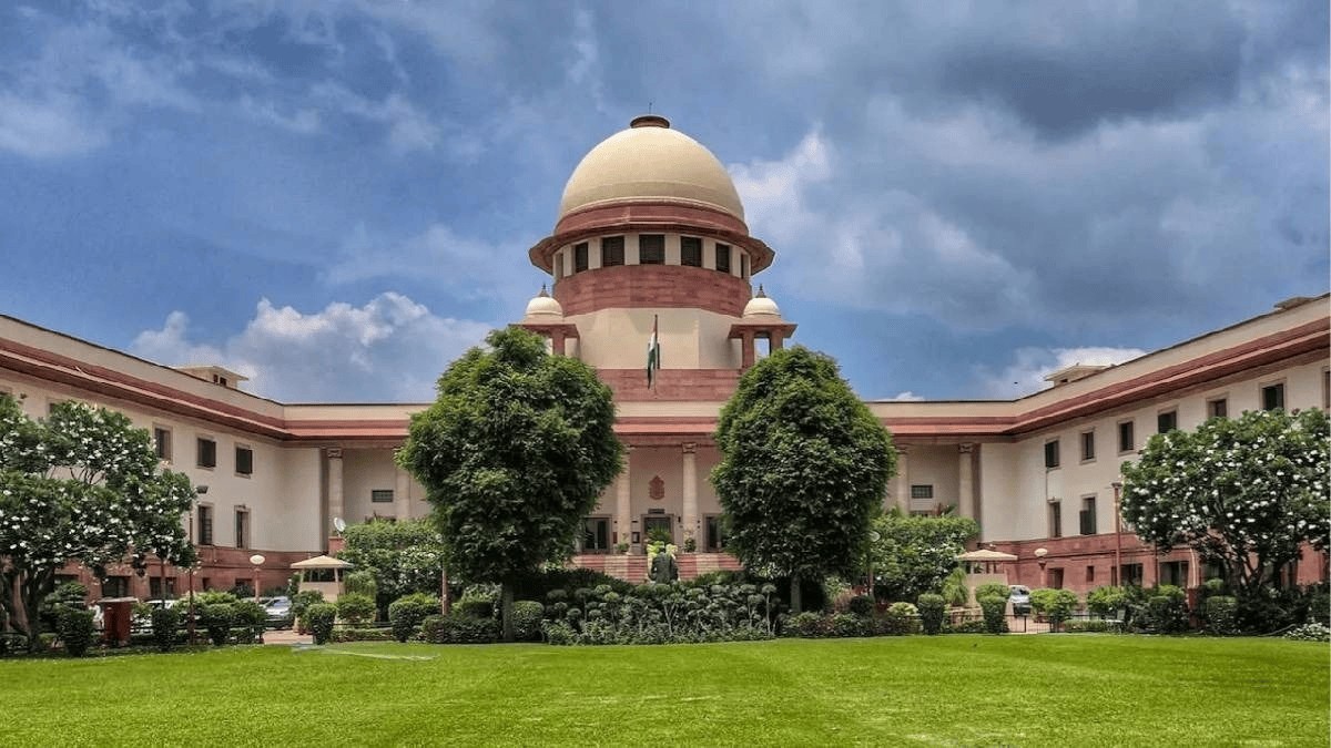 चंबल नदी में धड़ल्ले से जारी है अवैध खनन, थानों और चेकपोस्ट के सामने से गुजर रहीं ट्रॉलियां
