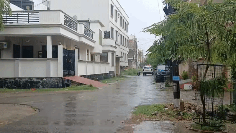 गर्मी से लोगों को मिली राहत, उमस ने फिर बढ़ाई परेशानी