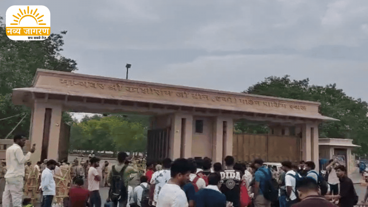 पेपर लीक के विरोध में छात्रों का हुंकार, कहां जिम्मेदारों को देना होगा इस्तीफा