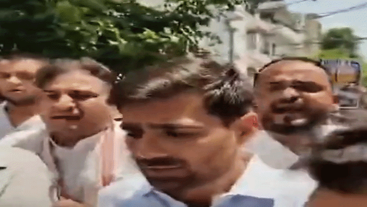 NSUI कार्यकर्ताओं और पुलिस में झड़प, बैरिकेडिंग तोड़ने की कोशिश से बढ़ा तनाव