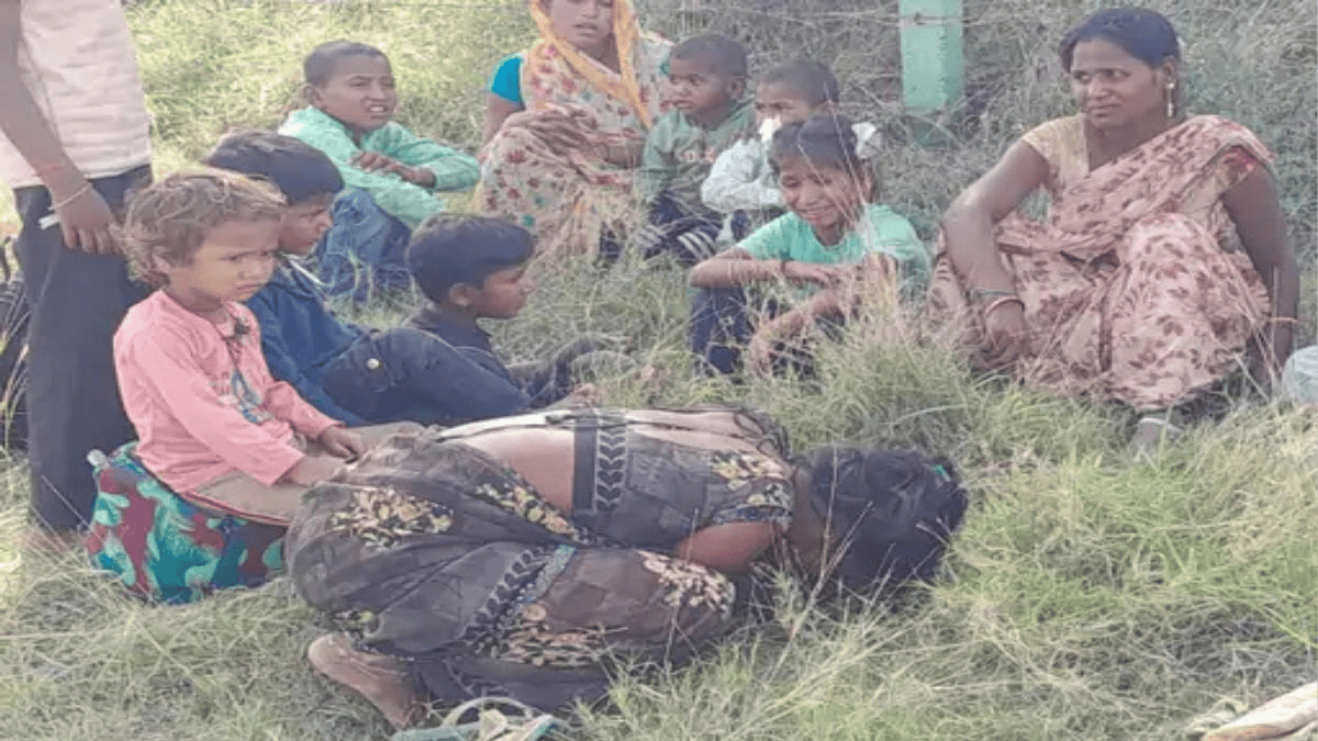 हादसे में 13 लोग घायल, दो की हालत गंभीर होने पर झांसी रेफर