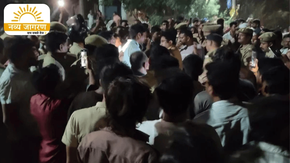 आक्रोशित ग्रामीणों ने जमकर किया प्रदर्शन, शादी समारोह में आरोपी को मारा था थप्पड़