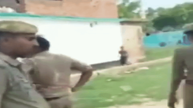 नाली निर्माण को लेकर भड़का विवाद, ग्रामीणों ने किया जबरदस्त विरोध