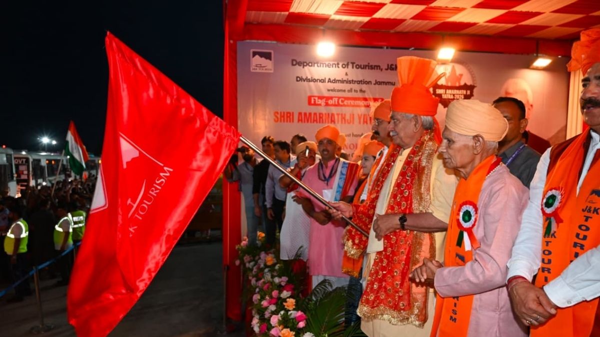 उपराज्यपाल ने हरी झंडी दिखाकर दी विदाई, 57 दिन चलेगी यात्रा