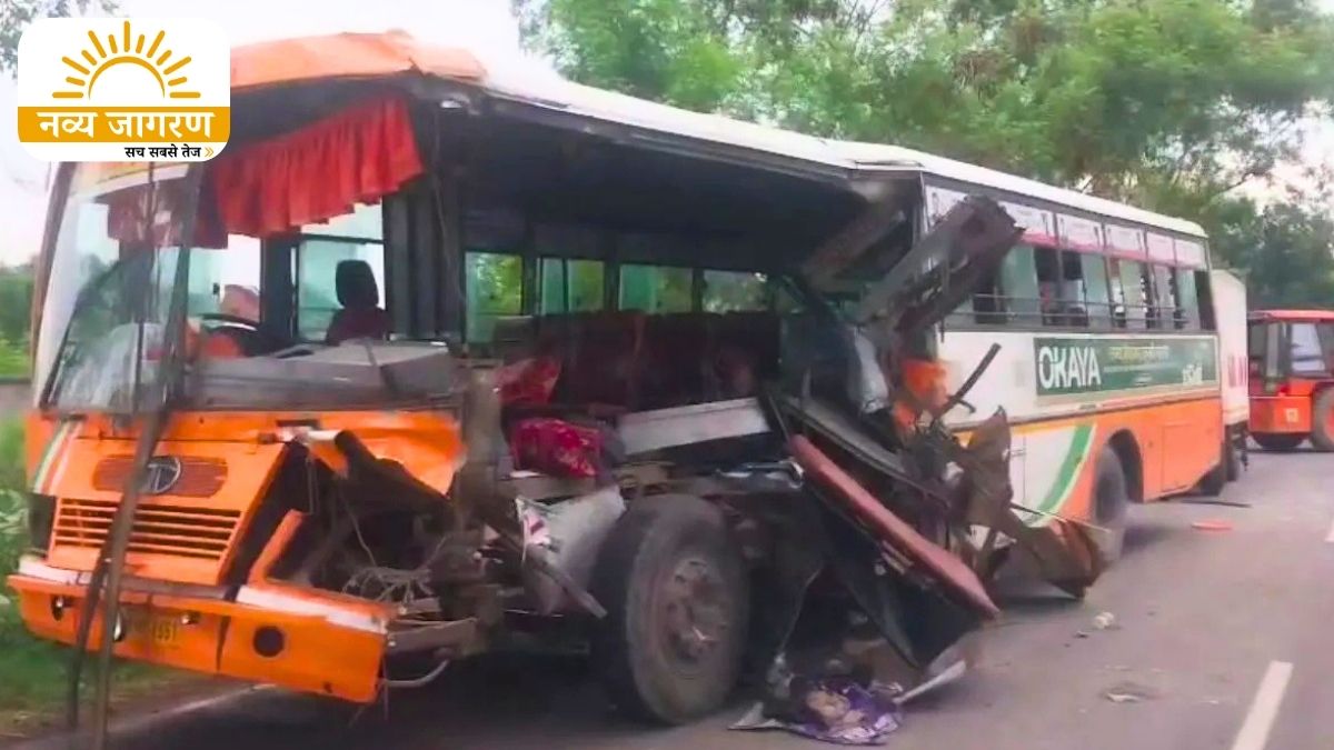 चालक की मौत; 11 यात्री घायल, एक महिला गंभीर