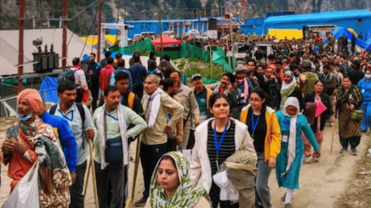 चेक पोस्ट पर रोके गए बिना रजिस्ट्रेशन वाले श्रद्धालु, नए कोटे का करना होगा इंतजार