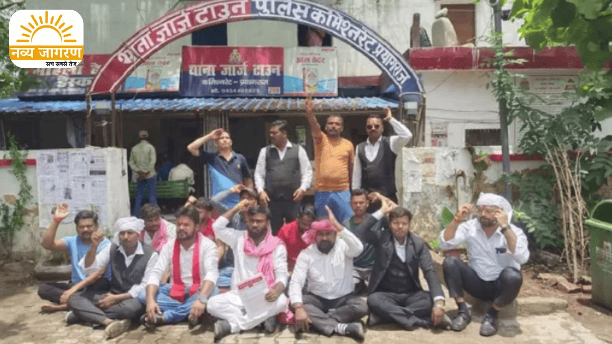 भाजपा सांसद निशिकांत पर FIR की मांग, अखिलेश यादव पर टुन्नू यादव से बातचीत का लगाया आरोप