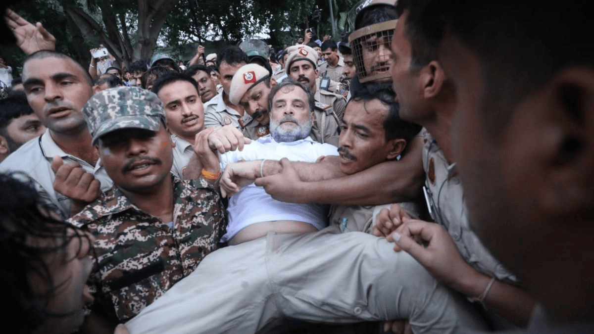 राहुल, प्रियंका, अखिलेश हिरासत में, 5 घंटे चला सियासी ड्रामा