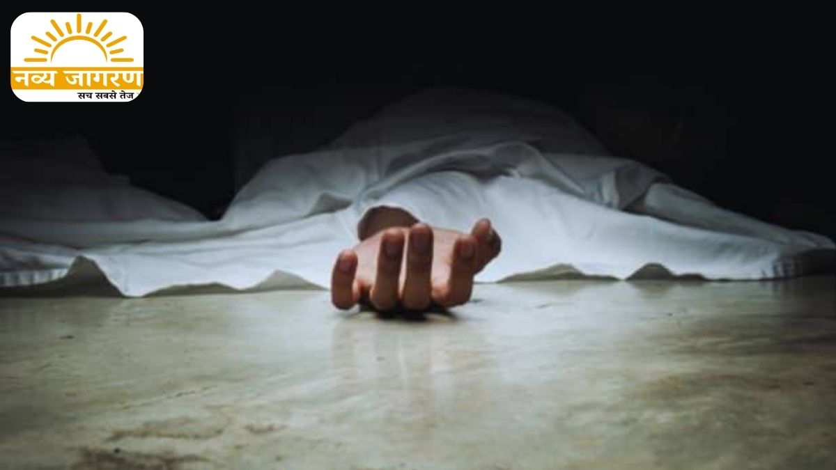 बाइक पर कूदा बंदर, सिर पर आई गंभीर चोट