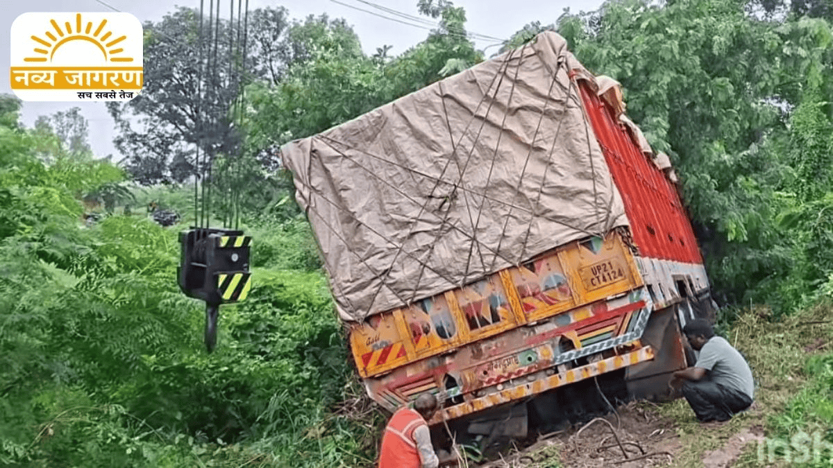 टीनशेड में जा घुसा अनियंत्रित ट्रक, एक ही परिवार में चार की ऑन द स्पॉट मौत
